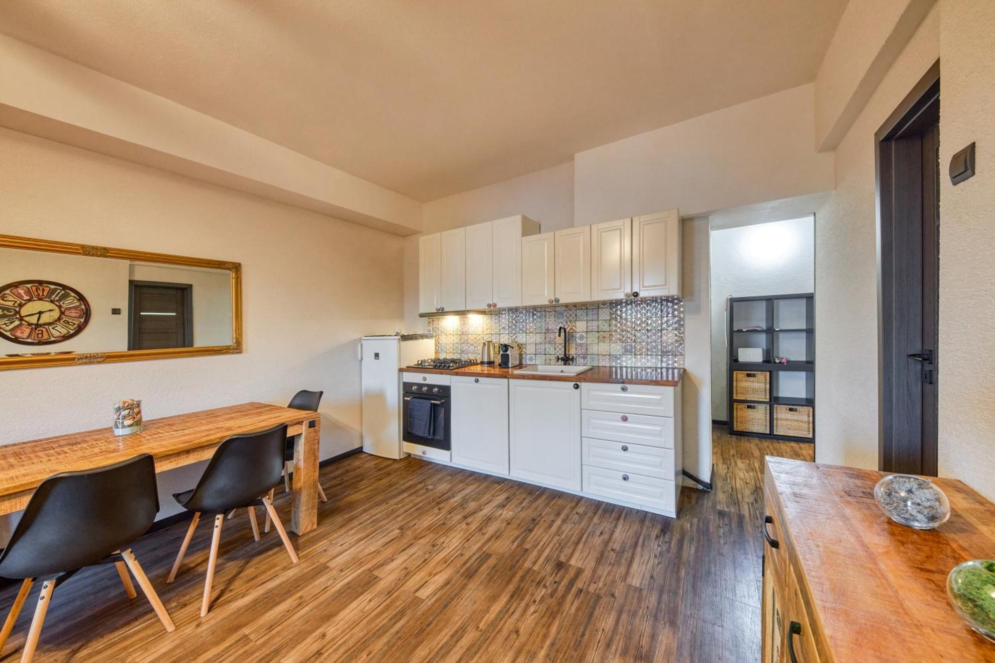 Mahalo Apartment Братислава Екстериор снимка