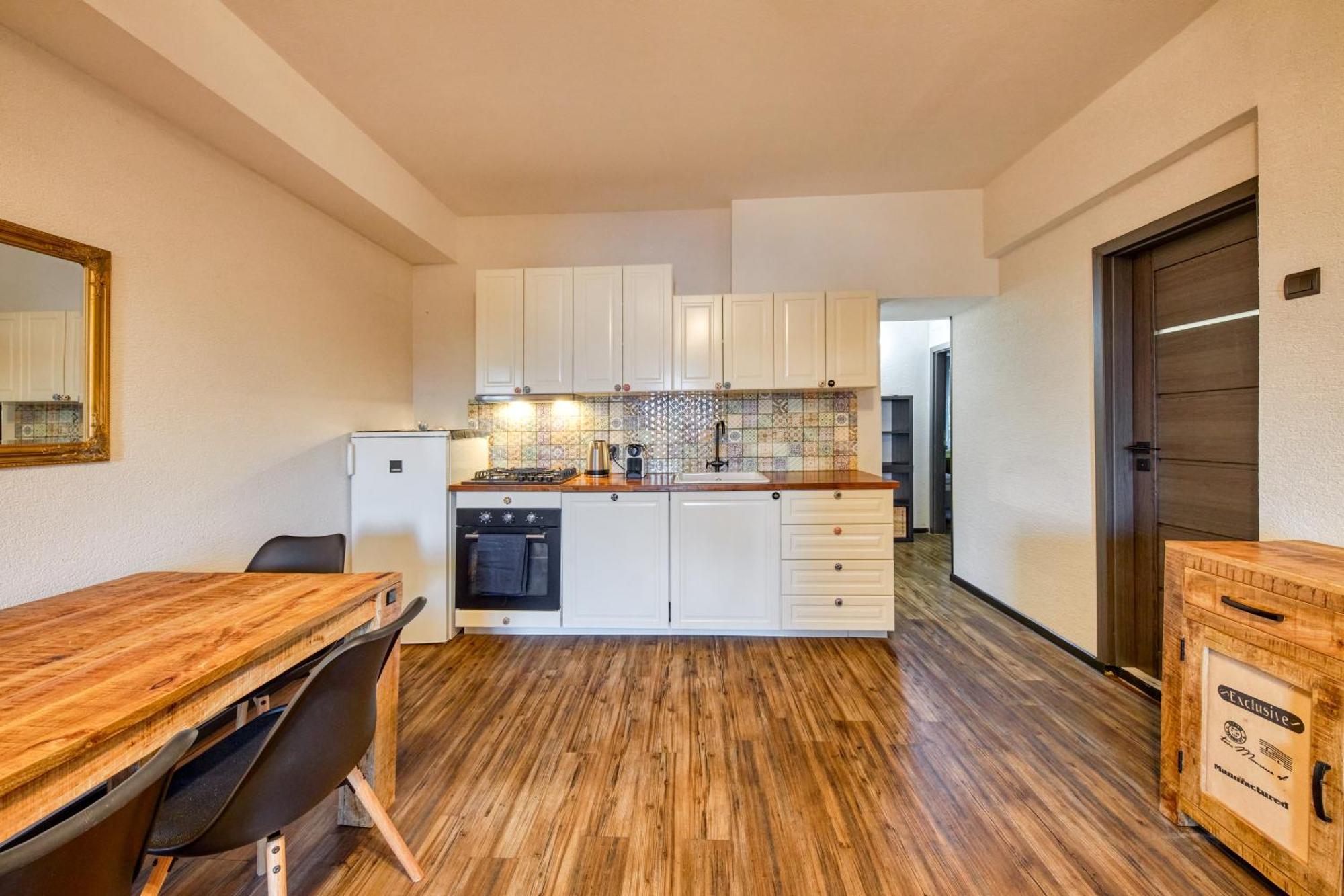Mahalo Apartment Братислава Екстериор снимка